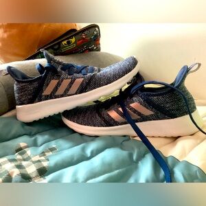Big kids sz 6. Adidas running shoes. Navy mesh material with rose gold stripes.